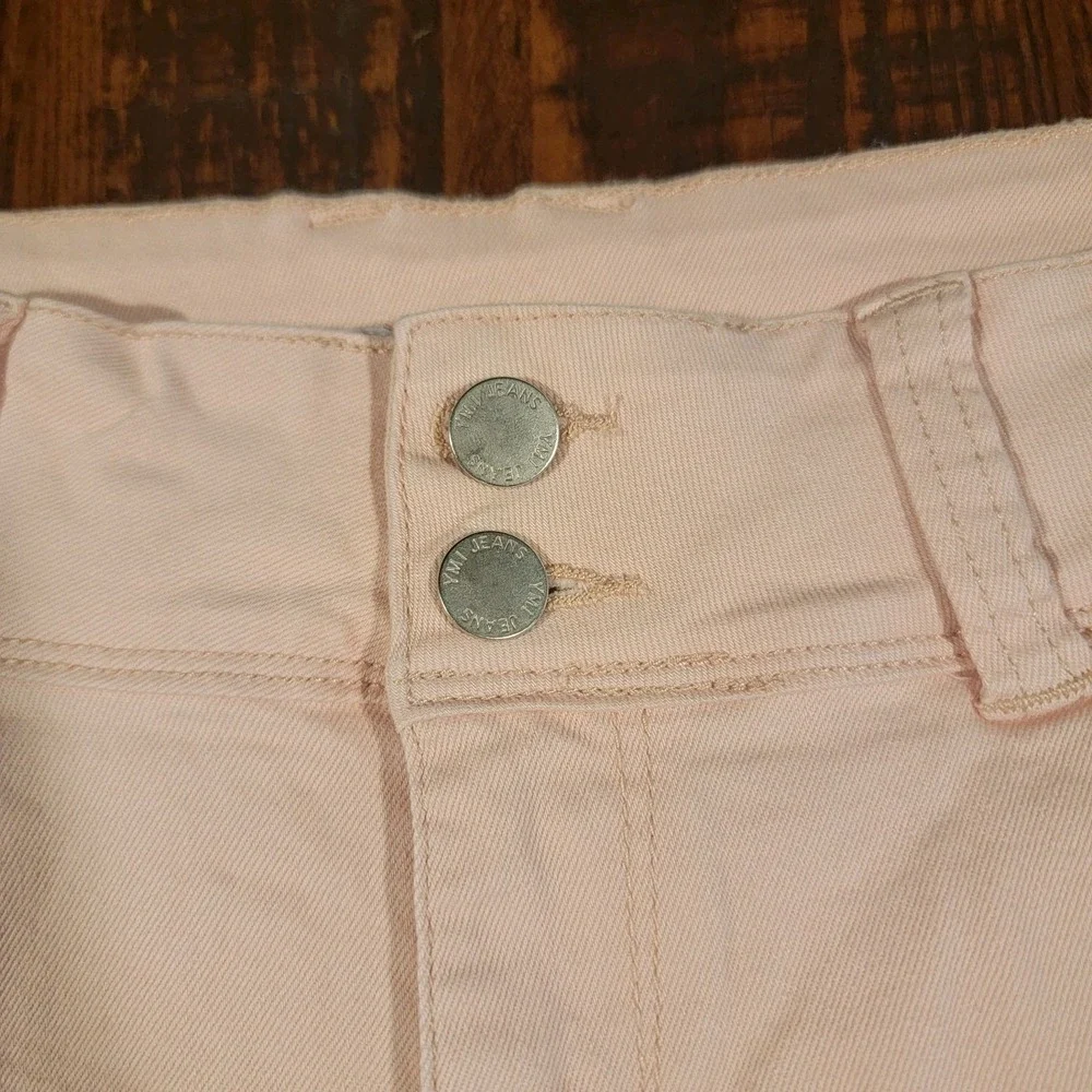 YMI Wanna Betta Butt Women's Shorts Size 11 Stretch Y2K Shaping‎ Shorts 2 Button